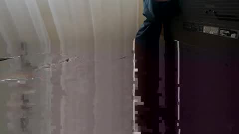 Snapshot of hugecumshots1 chatting on November 2, 10:34 pm HugeCumshots online show from November 2, 10:34 pm