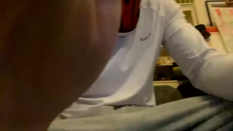 Snapshot of hugewhitecockboy chatting on November 20, 10:37 am hugewhitecockboy online show from November 20, 10:37 am