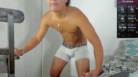 Snapshot of hugosan2 chatting on December 23, 6:11 am Hugo online show from December 23, 6:11 am