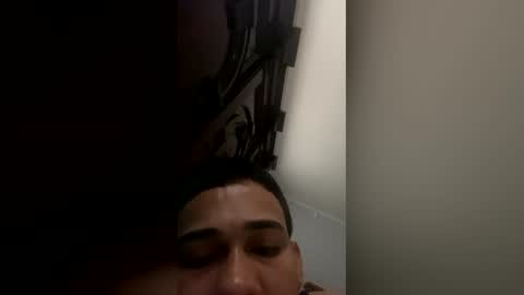 humbertogil584 online show from March 7, 9:56 pm