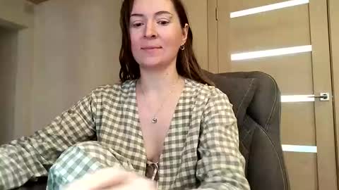 Snapshot of humpygrey chatting on October 20, 8:48 am HumpyGrey online show from October 20, 8:48 am