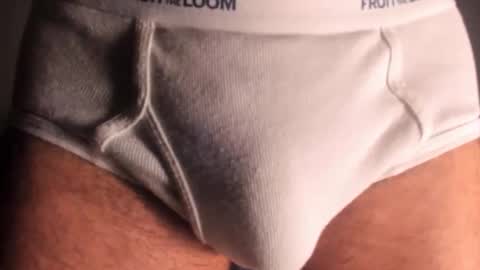 Snapshot of hung_dude_19 chatting on November 4, 4:33 am Jackson Woods online show from November 4, 4:33 am