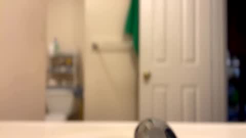 Snapshot of hungbwc99999 chatting on September 28, 10:09 am hungbwc99999 online show from September 28, 10:09 am