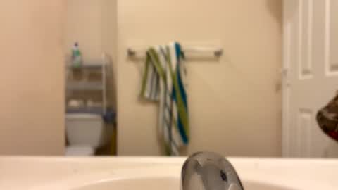 Snapshot of hungbwc99999 chatting on November 2, 2:36 am hungbwc99999 online show from November 2, 2:36 am