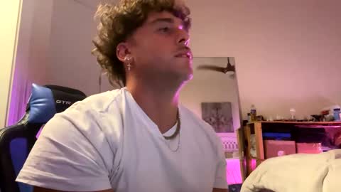 Snapshot of hungkingg22 chatting on March 5, 5:29 am hungkingg22 online show from March 5, 5:29 am