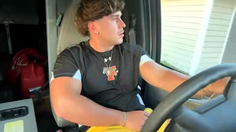 Snapshot of hungkingg22 chatting on March 7, 11:05 pm hungkingg22 online show from March 7, 11:05 pm