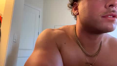 Snapshot of hungkingg22 chatting on March 9, 7:48 pm hungkingg22 online show from March 9, 7:48 pm