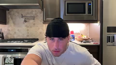 Snapshot of hungkingg22 chatting on September 29, 3:28 pm hungkingg22 online show from September 29, 3:28 pm