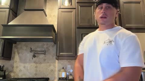 Snapshot of hungkingg22 chatting on October 1, 3:51 pm hungkingg22 online show from October 1, 3:51 pm