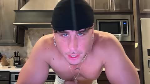 Snapshot of hungkingg22 chatting on October 9, 2:59 pm hungkingg22 online show from October 9, 2:59 pm