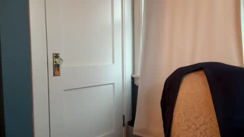 AARON online show from December 4, 1:31 pm