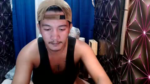 hunkylloyd online show from December 17, 2:44 pm