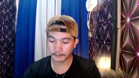 hunkylloyd online show from December 22, 8:49 am