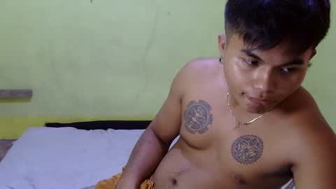 Snapshot of hunkyzeus chatting on October 15, 11:43 am hunkyzeus online show from October 15, 11:43 am