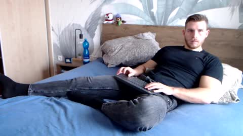 Snapshot of hunterbridges chatting on January 17, 12:31 pm Hunter Bridges online show from January 17, 12:31 pm