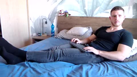 Snapshot of hunterbridges chatting on February 1, 8:08 am Hunter Bridges online show from February 1, 8:08 am