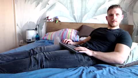 Snapshot of hunterbridges chatting on March 1, 6:57 am Hunter Bridges online show from March 1, 6:57 am