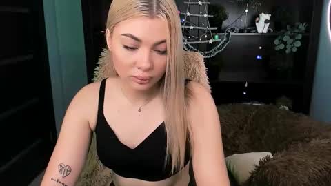 Snapshot of hyileyclark chatting on December 14, 9:25 am hyileyclark online show from December 14, 9:25 am