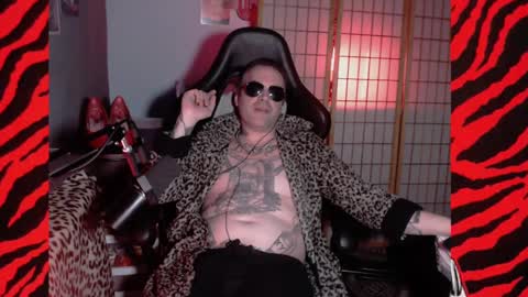 Snapshot of hypnosexray chatting on January 6, 4:13 pm Mistress Magenta online show from January 6, 4:13 pm