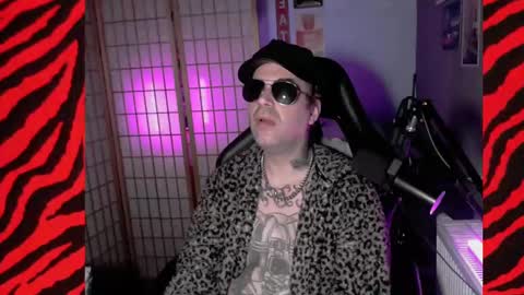 Snapshot of hypnosexray chatting on January 11, 3:42 pm Mistress Magenta online show from January 11, 3:42 pm