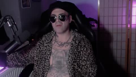 Snapshot of hypnosexray chatting on January 20, 7:47 am Mistress Magenta online show from January 20, 7:47 am