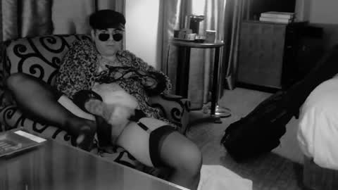 Snapshot of hypnosexray chatting on January 31, 6:46 am Mistress Magenta online show from January 31, 6:46 am