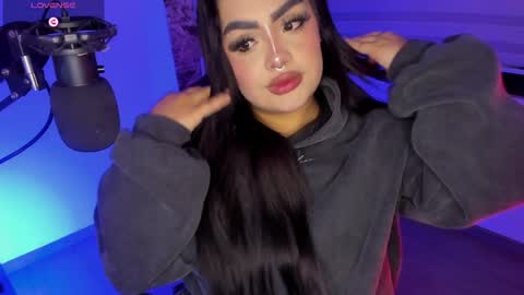 Snapshot of i_am_ari chatting on February 4, 1:45 am Ari online show from February 4, 1:45 am