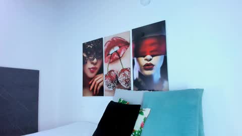 Snapshot of i_am_dolls chatting on November 18, 7:29 pm The Dolls online show from November 18, 7:29 pm