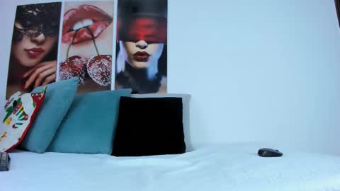 Snapshot of i_am_dolls chatting on November 19, 7:36 pm The Dolls online show from November 19, 7:36 pm