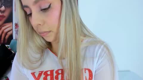 Snapshot of i_am_dolls chatting on December 3, 8:07 pm The Dolls online show from December 3, 8:07 pm