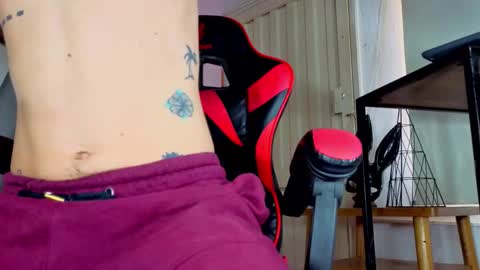 kelvis online show from February 3, 7:41 pm