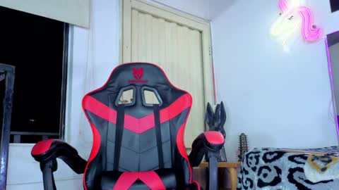 kelvis online show from April 4, 9:40 am