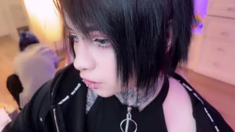 Snapshot of i_died_again chatting on December 7, 11:07 am Asya online show from December 7, 11:07 am