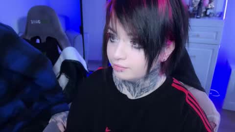 Snapshot of i_died_again chatting on December 15, 11:12 am Asya online show from December 15, 11:12 am