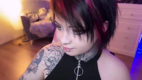 Snapshot of i_died_again chatting on December 22, 12:38 pm Asya online show from December 22, 12:38 pm