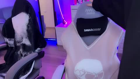 Snapshot of i_died_again chatting on January 14, 11:10 am Asya online show from January 14, 11:10 am