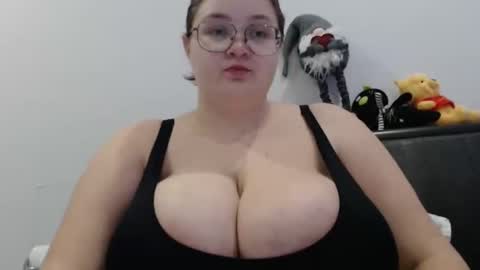 Snapshot of i_fucked_u_yesterday chatting on December 29, 5:44 pm Dominika online show from December 29, 5:44 pm