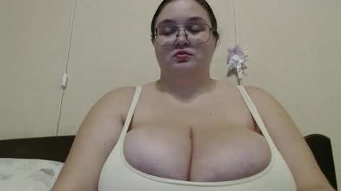 Snapshot of i_fucked_u_yesterday chatting on November 10, 7:02 pm Dominika online show from November 10, 7:02 pm