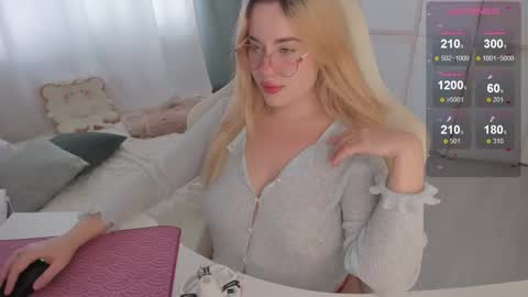 HiI am  EvaPVT is open  online show from April 19, 11:20 am