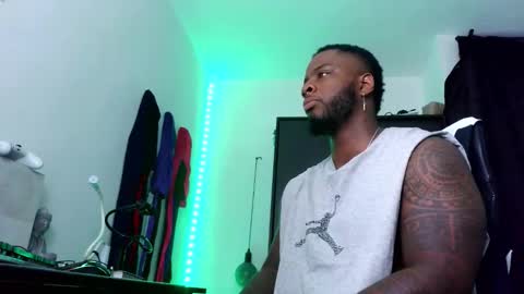 Snapshot of iam_hotbbc chatting on October 27, 2:04 am Mr H Independent model online show from October 27, 2:04 am