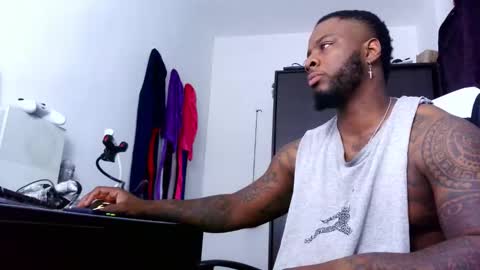 Snapshot of iam_hotbbc chatting on October 31, 3:07 am Mr H Independent model online show from October 31, 3:07 am