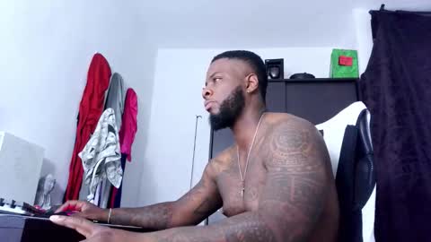 Snapshot of iam_hotbbc chatting on December 19, 3:35 am Mr H Independent model online show from December 19, 3:35 am