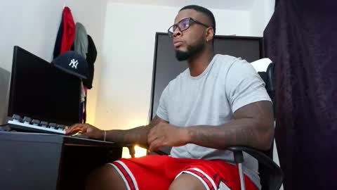 Snapshot of iam_hotbbc chatting on February 23, 1:58 am Mr H Independent model online show from February 23, 1:58 am