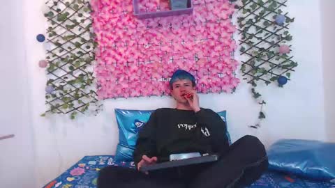 Snapshot of iam_lukas__ chatting on September 15, 7:47 pm iam_lukas__ online show from September 15, 7:47 pm