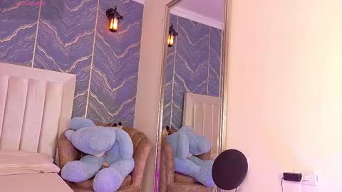 iam_nicolle online show from November 29, 1:58 pm