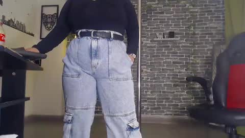 Snapshot of iam_samy__ chatting on February 26, 6:11 pm Samy online show from February 26, 6:11 pm