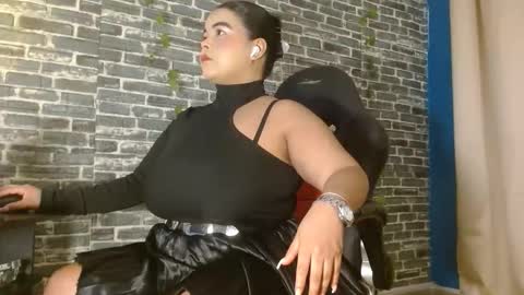 Snapshot of iam_samy__ chatting on November 25, 11:43 am Samy online show from November 25, 11:43 am