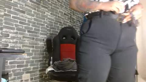 Snapshot of iam_samy__ chatting on January 9, 11:35 am Samy online show from January 9, 11:35 am