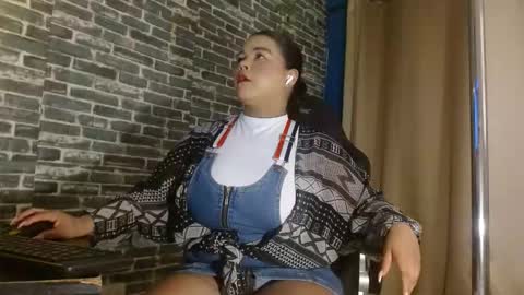 Snapshot of iam_samy__ chatting on January 19, 11:25 am Samy online show from January 19, 11:25 am