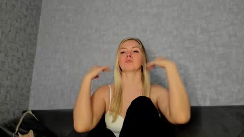 Snapshot of iam_venus chatting on February 14, 8:33 am Venus online show from February 14, 8:33 am